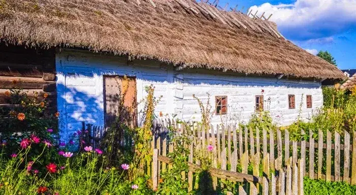 Co to skansen? Odkryj jego znaczenie i fascynujące eksponaty