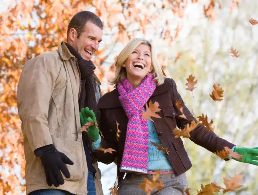 Poznaj ukryte sposoby w jakich kobieta okazuje zainteresowanie mężczyźnie