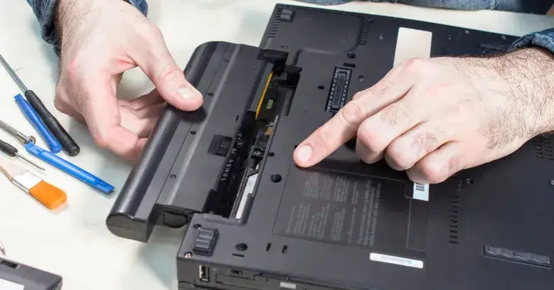 Bateria: Wymiana baterii w laptopie - Jak to zrobić krok po kroku