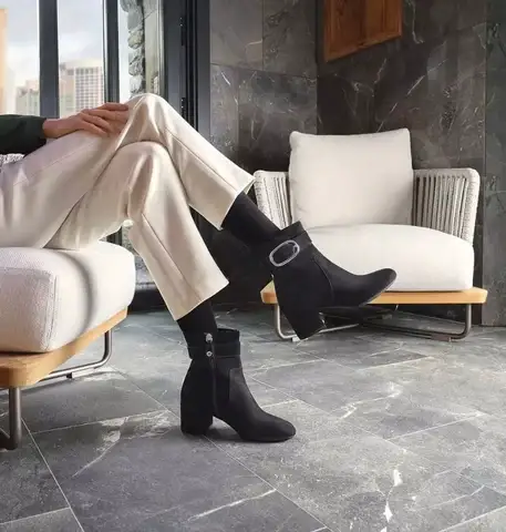 Buty COS: Idealne połączenie komfortu noszenia i nowoczesnego stylu