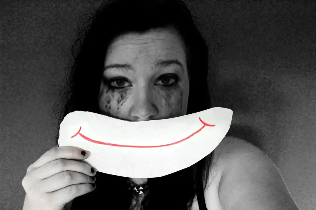 Co to znaczy lol po polsku? Odkryj znaczenie i kontekst użycia