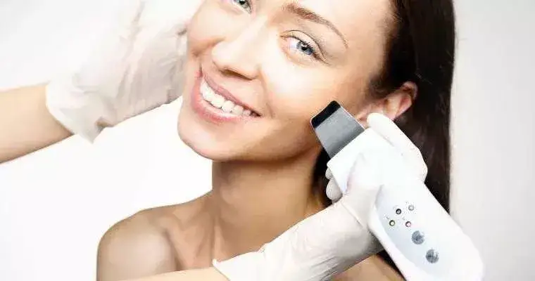 Peeling kawitacyjny dla kogo? Sprawdź, czy to rozwiązanie dla Ciebie