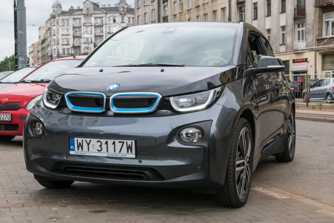 BMW i3 elektryczny: zalety, wady, zasięg i porównanie z konkurencją