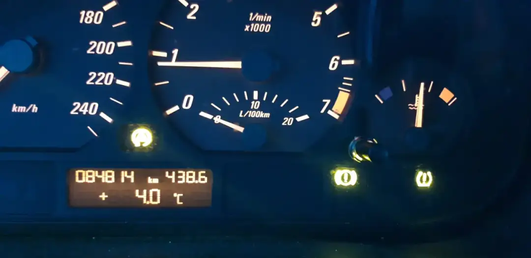 Kontrolka BMW E46: Jak rozpoznać problemy i co z nimi zrobić?