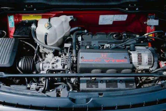 Jak sprawdzić korek chłodnicy, aby uniknąć przegrzania silnika