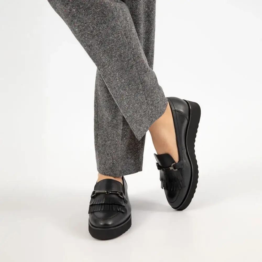 Jakie buty do chinosów damskich? 10 stylowych propozycji