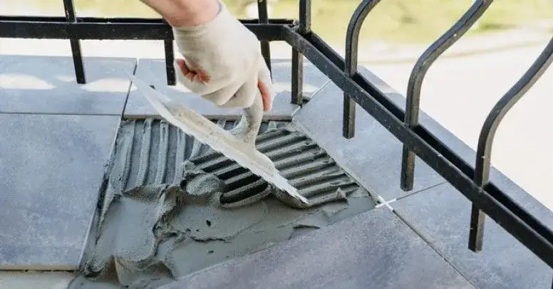 Jak położyć płytki na tarasie bez błędów - krok po kroku do sukcesu