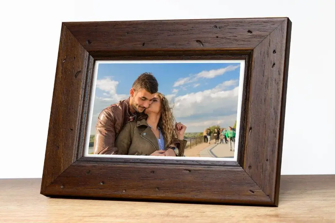 Jak zrobić ramkę na zdjęcia z drewna: prosty poradnik domowego majstra
