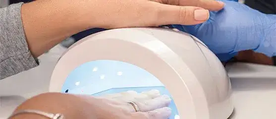 Najlepsze lampy do manicure hybrydowego – uniknij złych wyborów