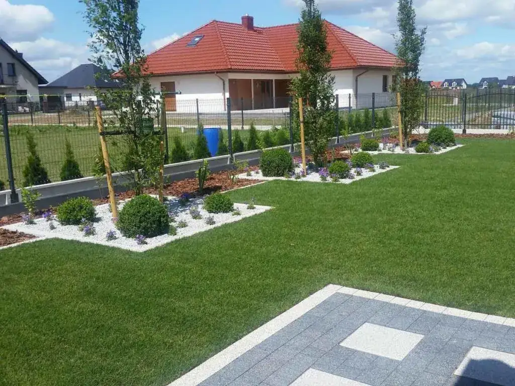 Jak urządzić ogród przed tarasem, aby stworzyć piękną i funkcjonalną przestrzeń