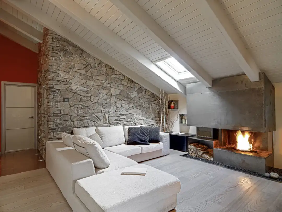 Jak urządzić przytulny salon na poddaszu: Praktyczne porady i inspiracje