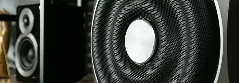 Subwoofer aktywny czy pasywny do kina domowego: najlepszy wybór w 2025