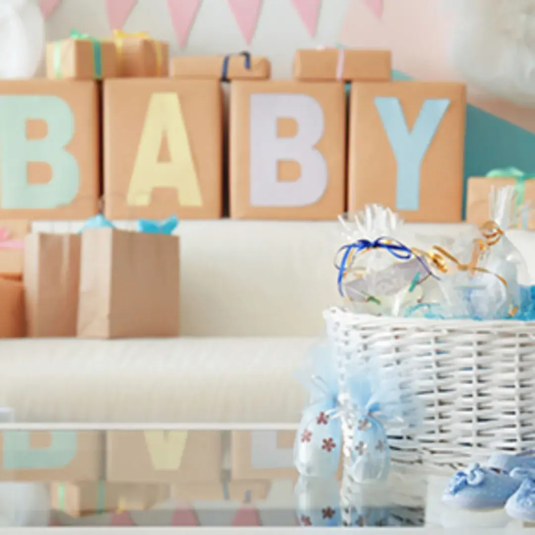 Praktyczne pomysły na prezenty dla noworodka, które zachwycą rodziców