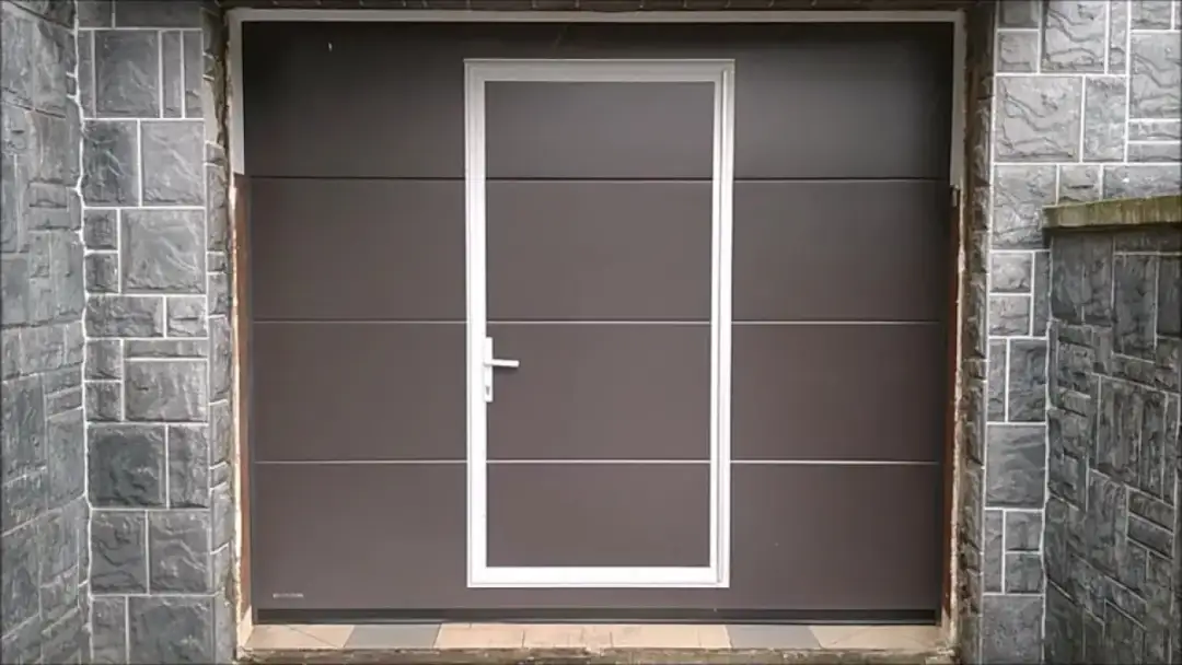 Jak zrobić drzwi w bramie segmentowej – proste kroki do sukcesu