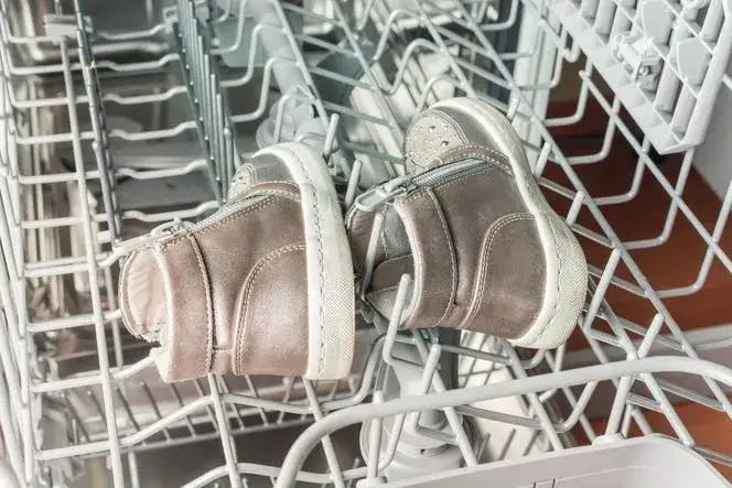 Czy można prać buty w zmywarce? Oto co musisz wiedzieć, aby nie zniszczyć obuwia