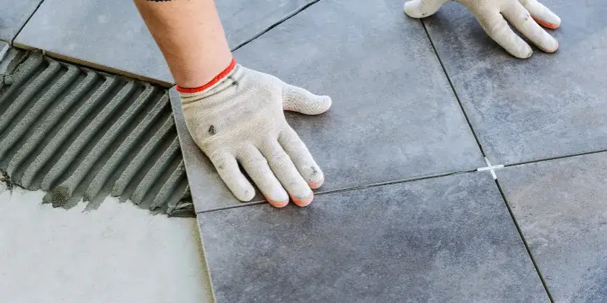 Jaki grunt do łazienki pod płytki? 5 najlepszych rodzajów