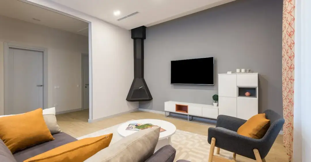 Kominek dekoracja: 6 pomysłów na przytulne wnętrze