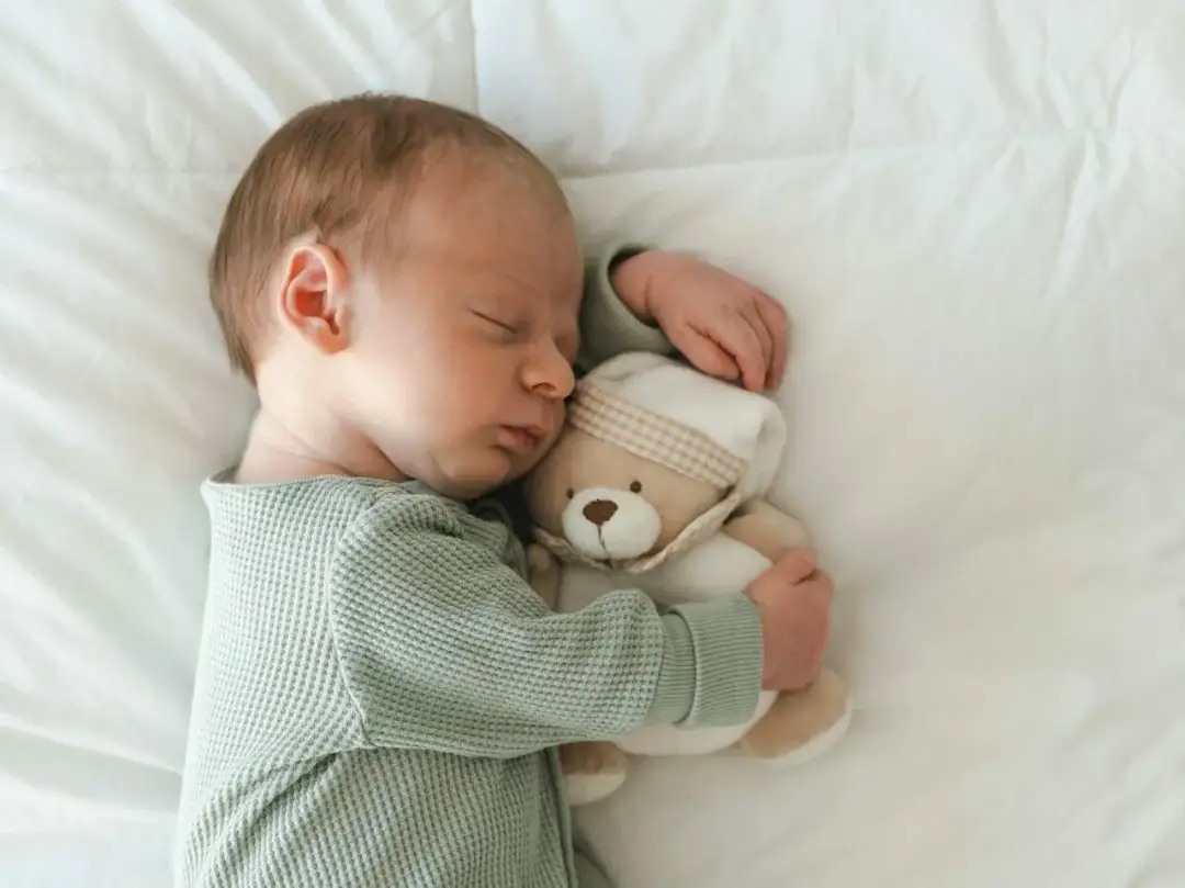 Najlepsze przytulanki dla niemowlaka - co wybrać, aby były bezpieczne?