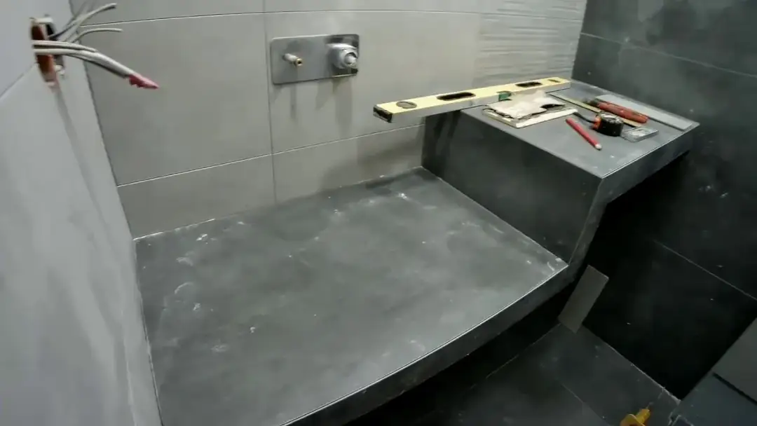 Jak zrobić szafkę pod umywalkę z płytek bez zbędnych błędów