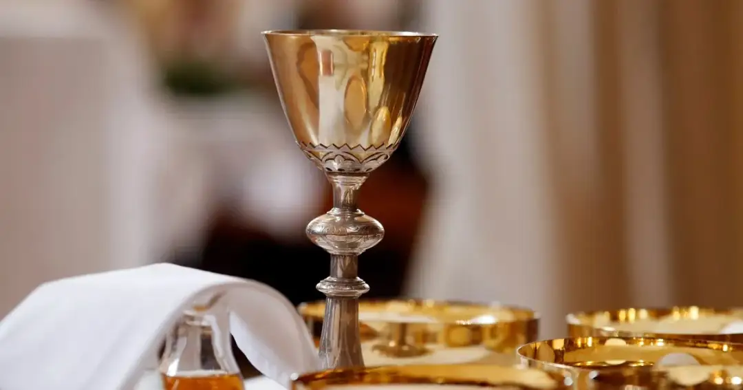 Ile jest sakramentów w kościele katolickim? Odkryj ich znaczenie