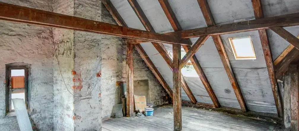 Jaką grubość ocieplenia poddasza wybrać, aby zaoszczędzić na rachunkach?