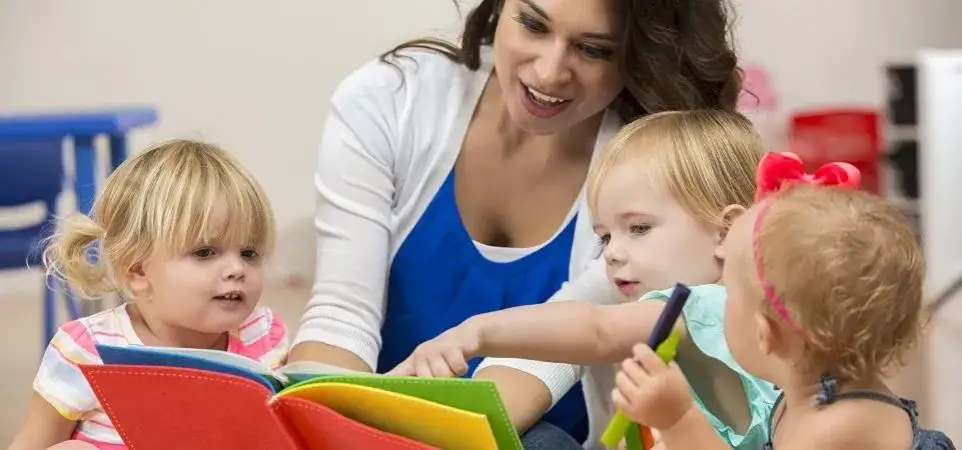 Jak wygląda dzień w żłobku? Harmonogram, zajęcia i porady dla rodziców