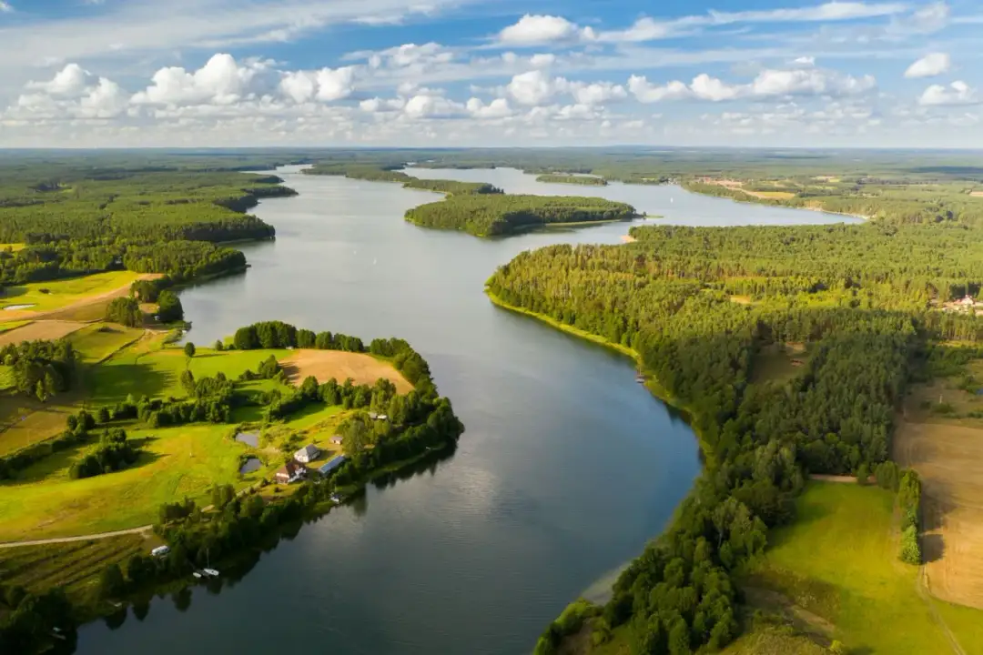 Jezioro Wdzydzkie: najpiękniejsze miejsca na wakacyjny wypoczynek
