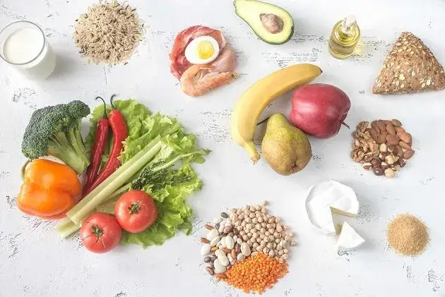 Ile kalorii dziennie, aby schudnąć 1 kg tygodniowo bez głodzenia się?