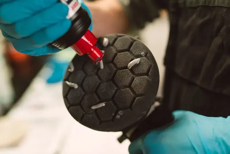 Polerowanie auta jakie obroty wybrać, aby uniknąć zniszczeń?