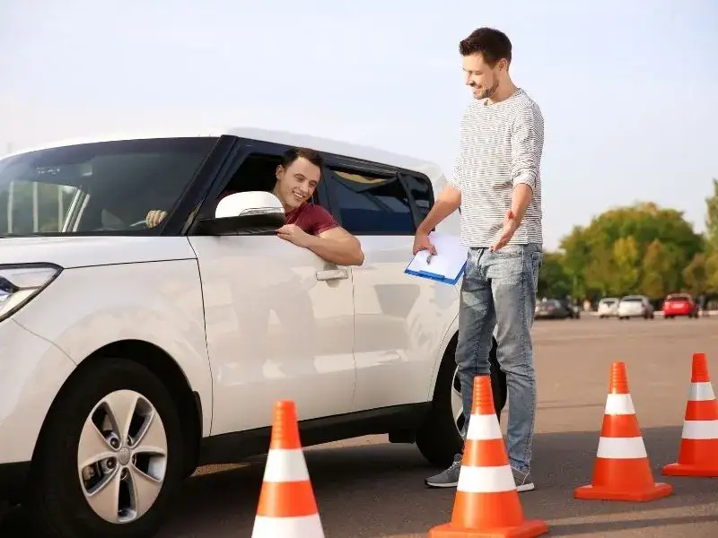 Jak skutecznie przygotować się do egzaminu na prawo jazdy i uniknąć najczęstszych błędów