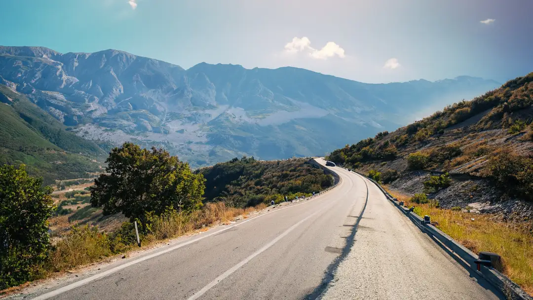 Wynajem samochodu w Albanii: Opinie i porady dotyczące usług