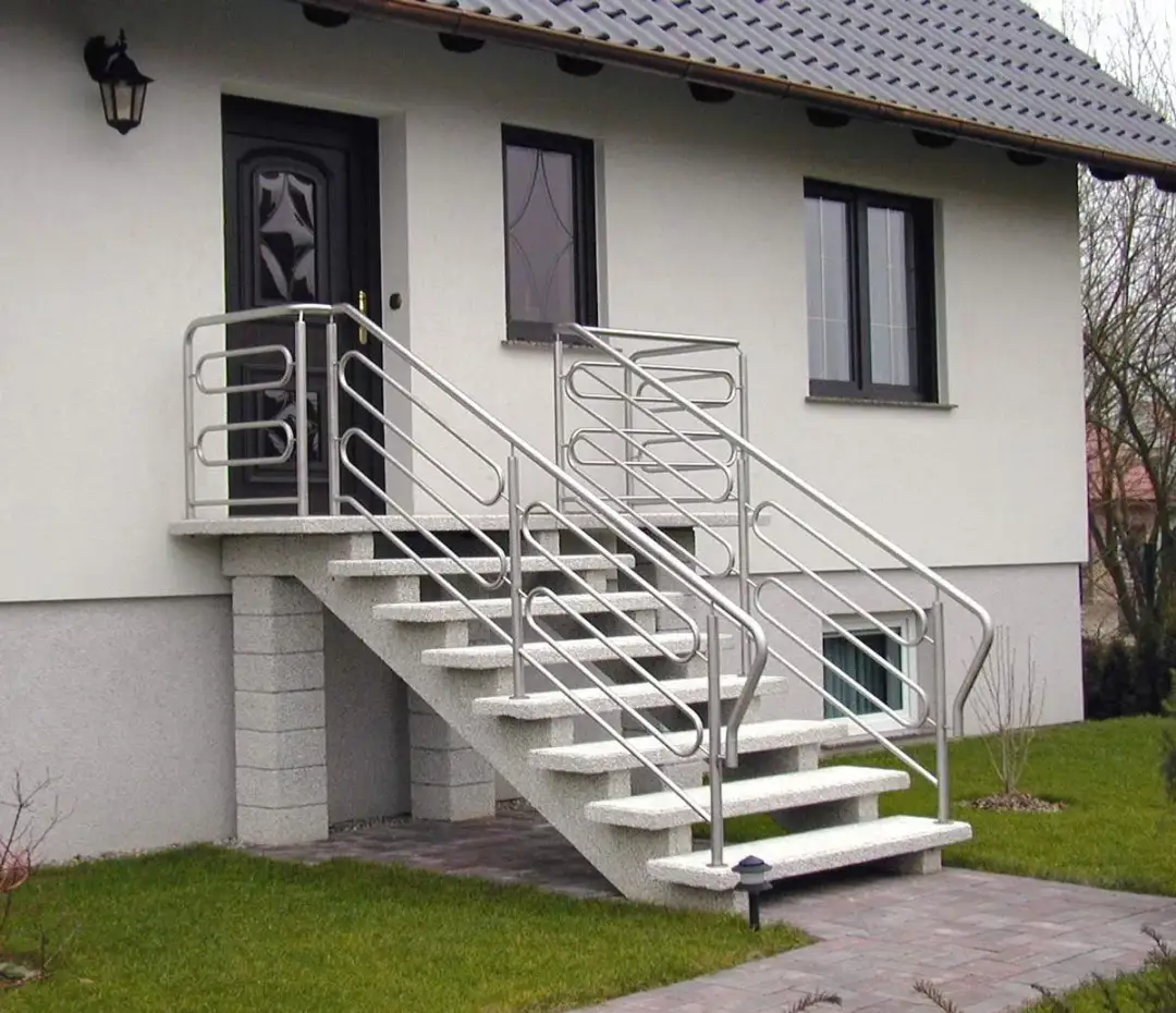 Jak zabezpieczyć betonowe schody na zewnątrz przed zniszczeniem i śliskością