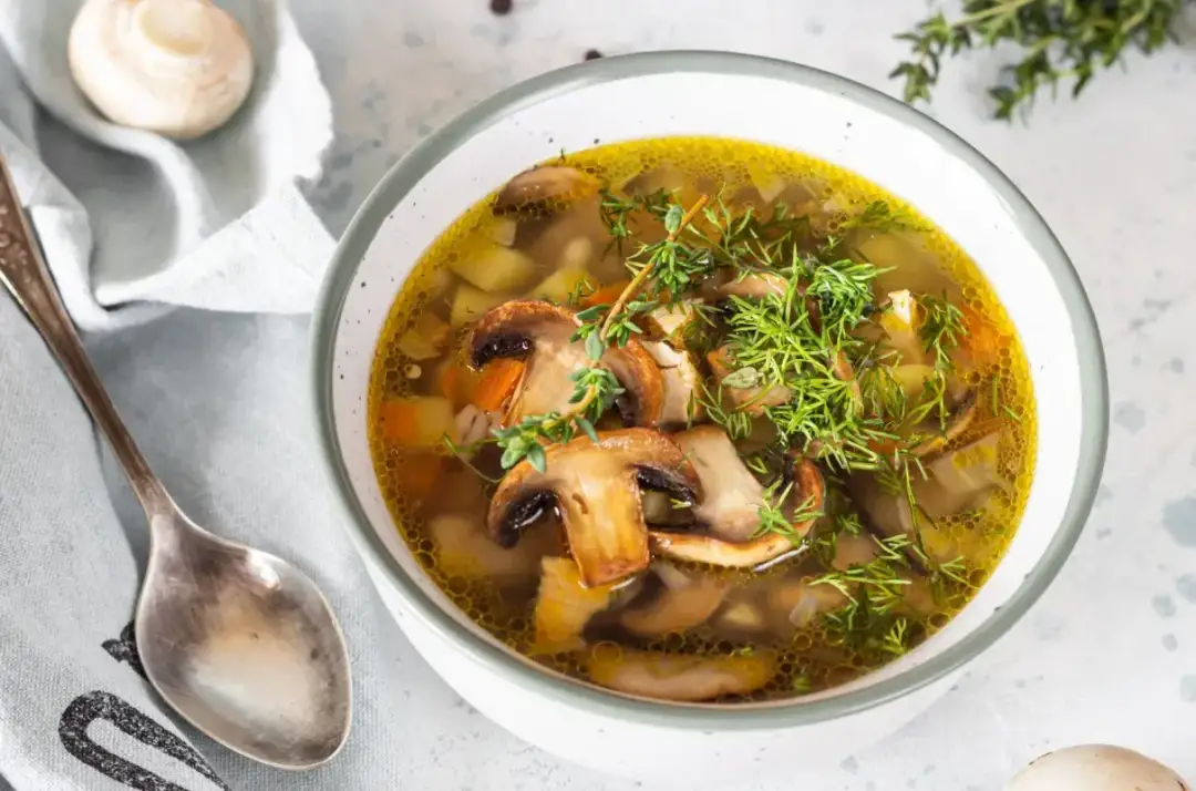 Czym doprawić zupę pieczarkową, by zyskała wyjątkowy smak?