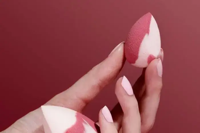 Co ile wymieniać gąbkę do makijażu, by uniknąć bakterii?