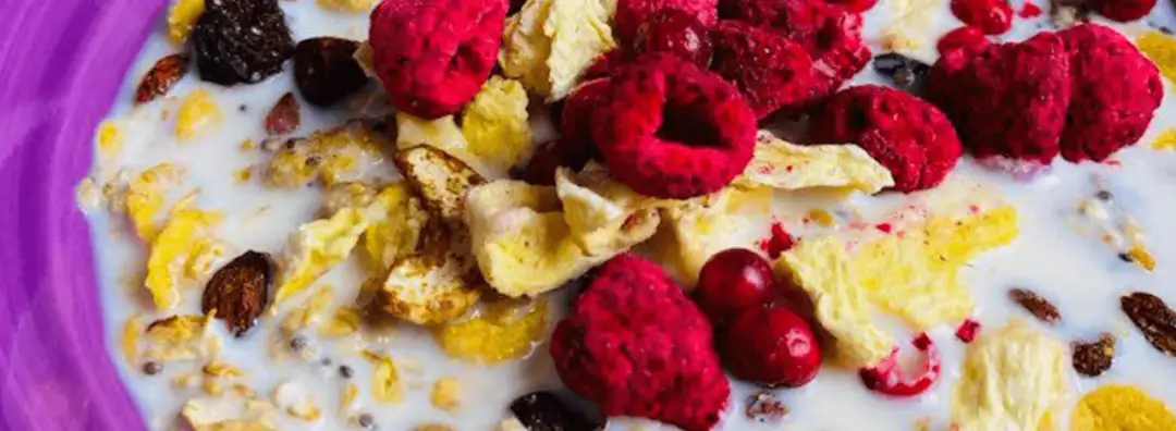 Jak zrobić fit granolę w domu – prosty przepis na zdrową przekąskę bez cukru