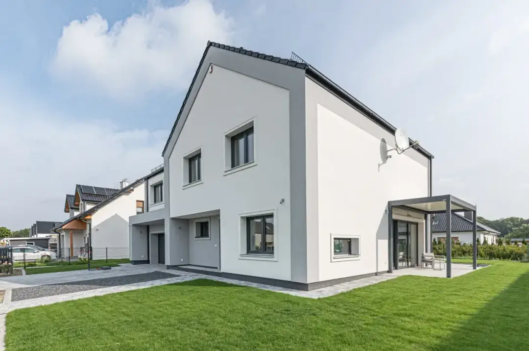 Jak zabezpieczyć elewacje przed brudem i uniknąć kosztownych napraw