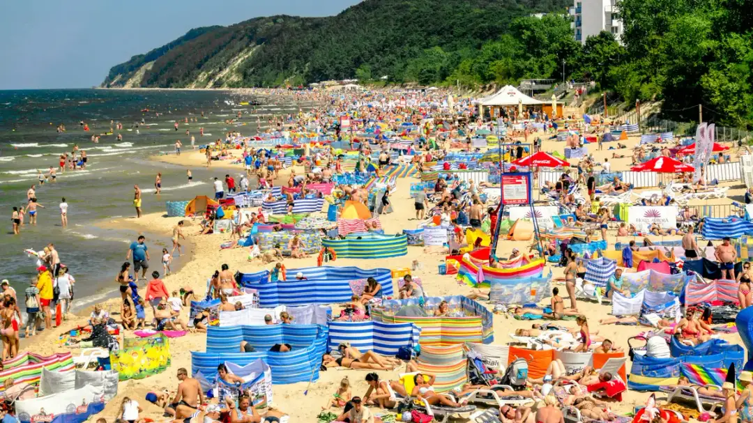 Ile kosztują wakacje nad Bałtykiem i jak tanio je zorganizować?