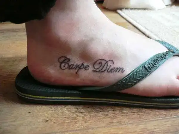 Tatuaż carpe diem znaczenie: odkryj głębię tego popularnego symbolu