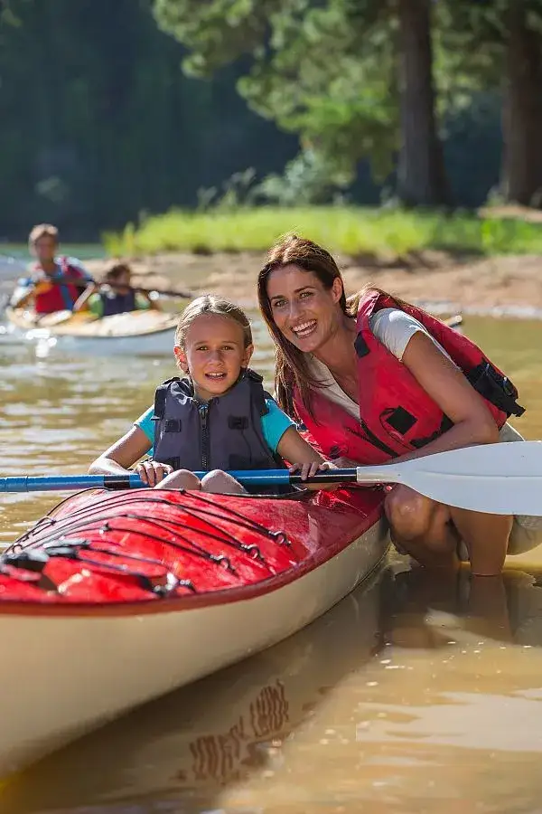 Spływ kajakowy Ustroń – trasy, ceny i porady dla początkujących