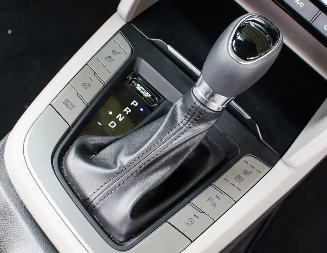 Czy automat ma sprzęgło? Prawda o automatycznej skrzyni biegów