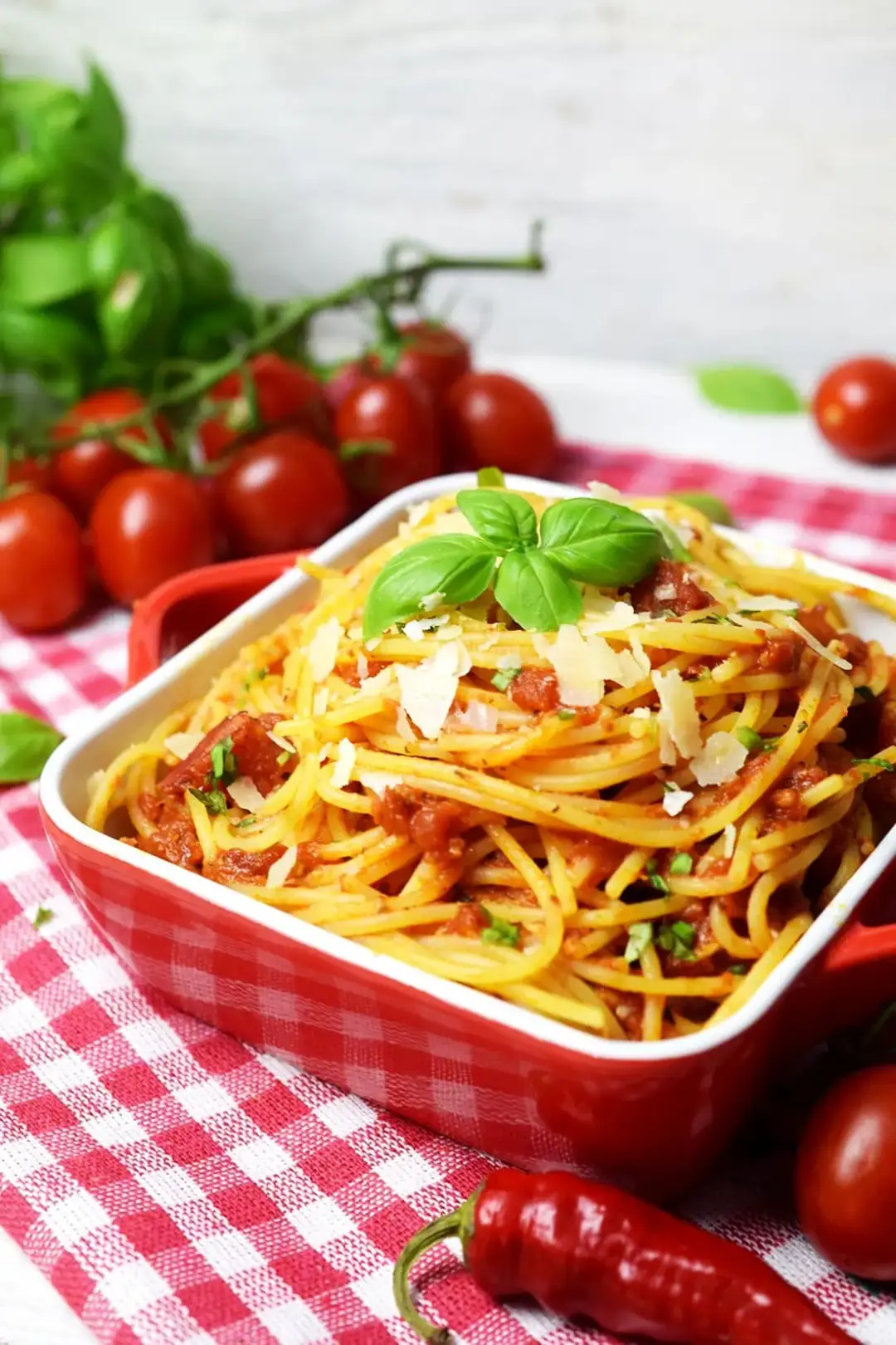 Prosty przepis na spaghetti pomodoro, który zaskoczy Twoje kubki smakowe