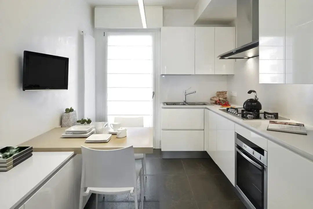 Jaki telewizor do kuchni wybrać? Porady i najlepsze modele do małej przestrzeni