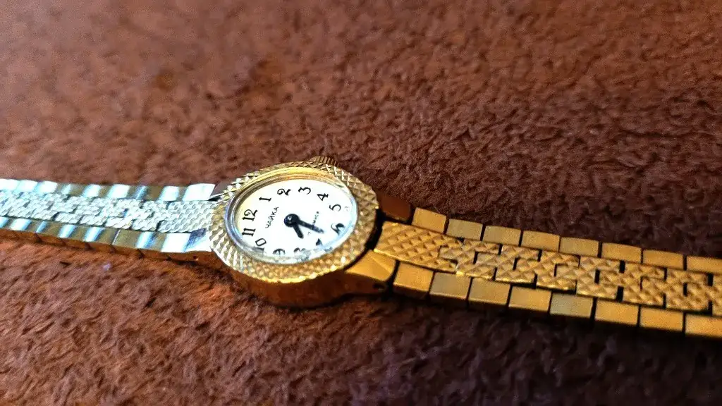 Zegarek damski Yanka 17 kamieni – czy warto? Cechy, opinie i porównania