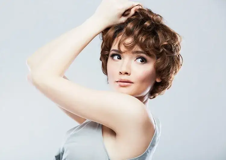 Jaka grubość lokówki do krótkich włosów, aby uniknąć zniszczeń?