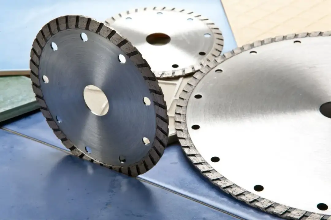 Wpływ grubości i średnicy tarczy na efektywność cięcia metalu