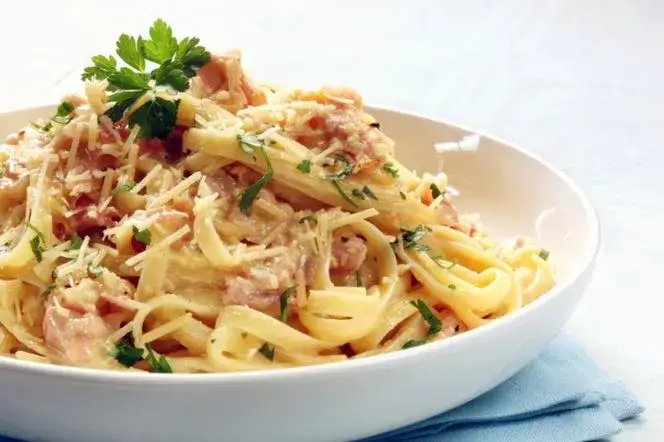 Jak zrobić spaghetti carbonara - prosty przepis, który zachwyci smakoszy Jak zrobić spaghetti carbonara - prosty przepis, który zachwyci smakoszy