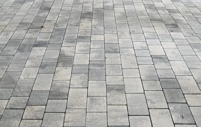 Jak ułożyć kostkę brukową bez zagęszczarki – proste kroki i porady