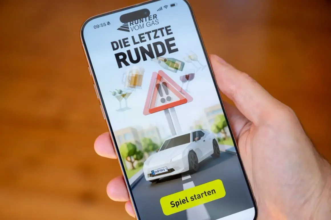 App "Die letzte Runde" warnt vor Fahren mit 0.3 Promille. Ein Auto, Gläser und ein Warnschild sind zu sehen.