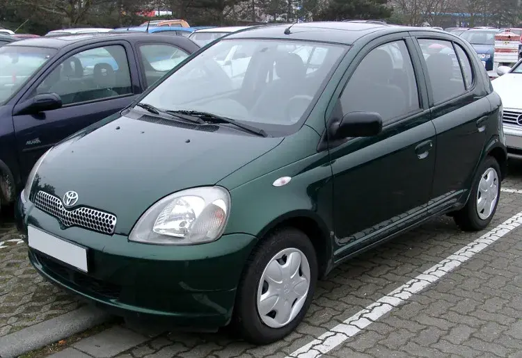 Ile płynu do chłodnicy Toyota Yaris? Pojemność, typ i wymiana