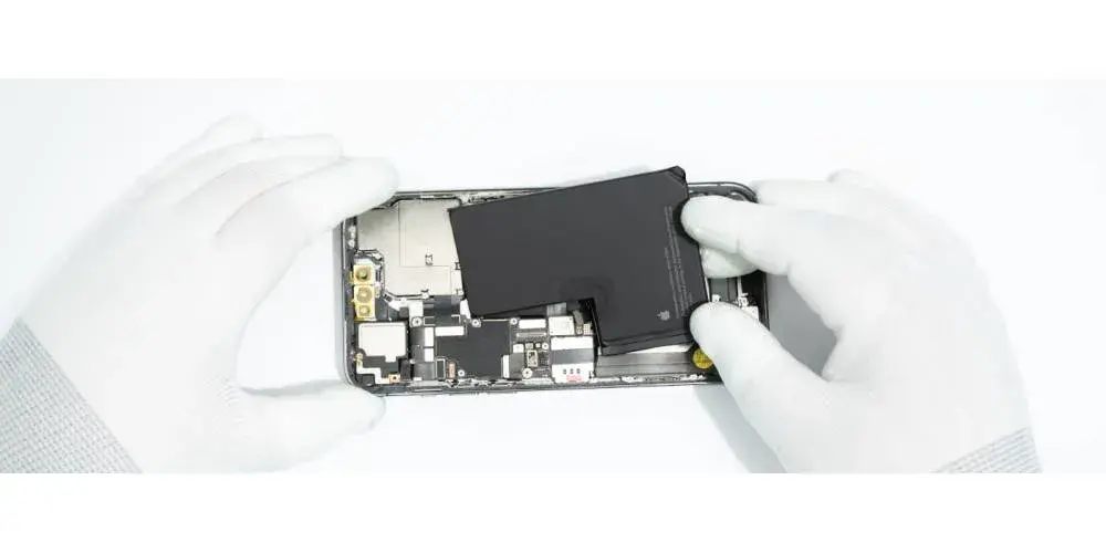 Wymiana baterii iPhone: Czy warto? Diagnoza, koszty, serwisy